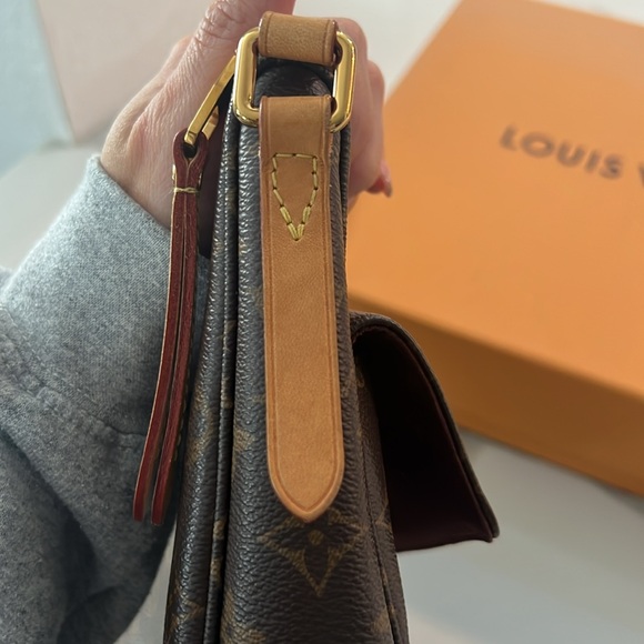Louis Vuitton Mabillon Crossbody - Picture 9 of 11